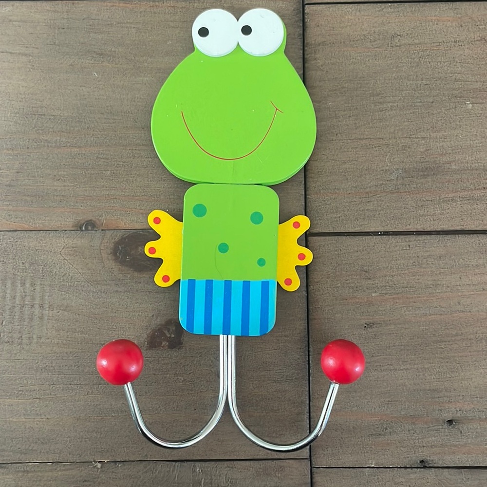 Adorable Double Frog Hook NWOT